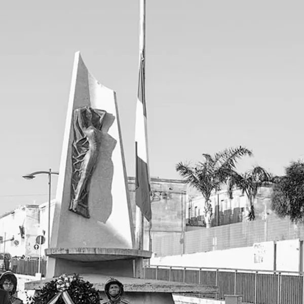 "Monumento ai caduti" a S. Croce Camerina, 1957, terracotta cm 250 x 100