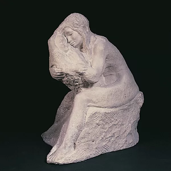 "Maternità" 1944 pietra di Comiso cm 68 x 55 x 45